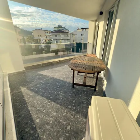 Brand New * Golem (Tirana)